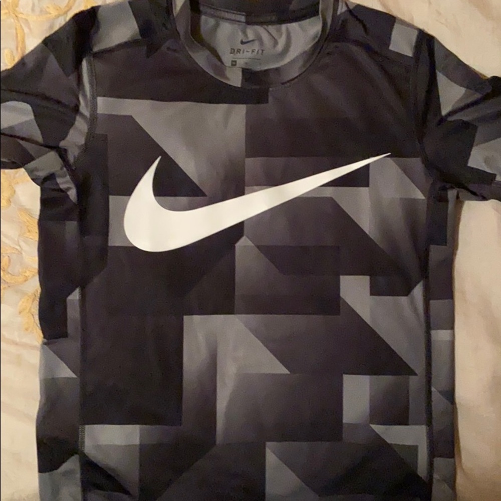 Boys Nike T-shirt M